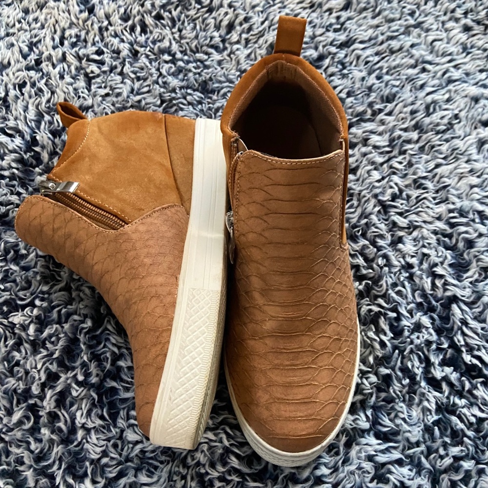 Cute Heeled Zip Up Sneakers